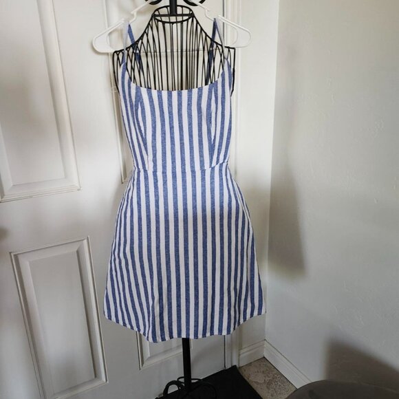 Old Navy women's summer vertical dress size small - Picture 2 of 7
